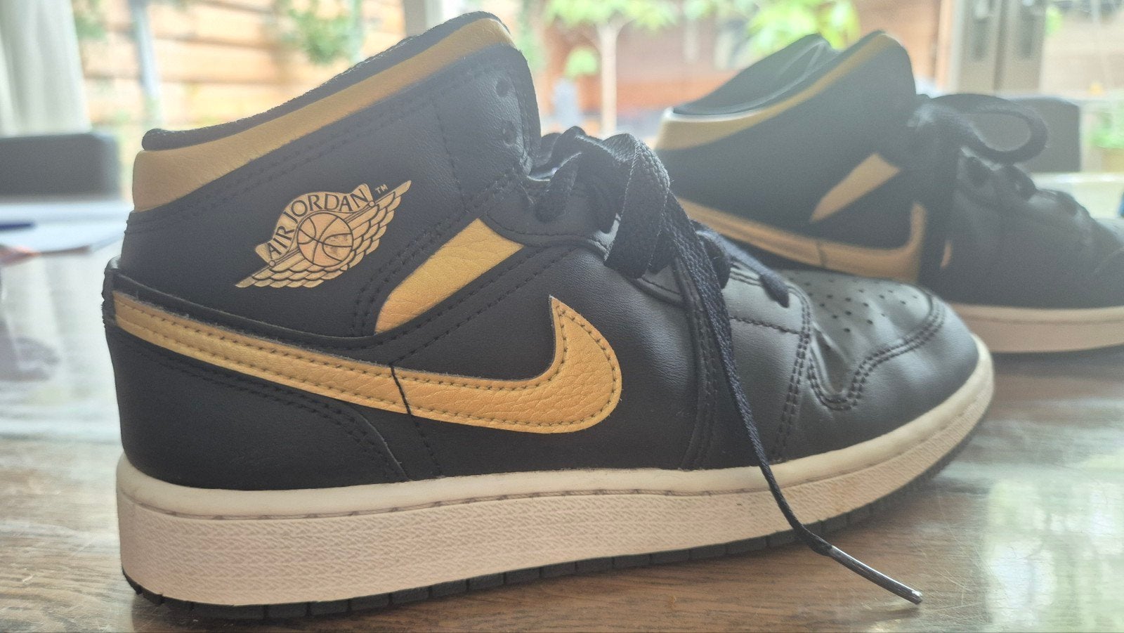 Nike Air Jordan 1 Mid Zwart Goud Maat 37.5, Ophalen, Gebruikt, Jongen of Meisje, Schoenen
