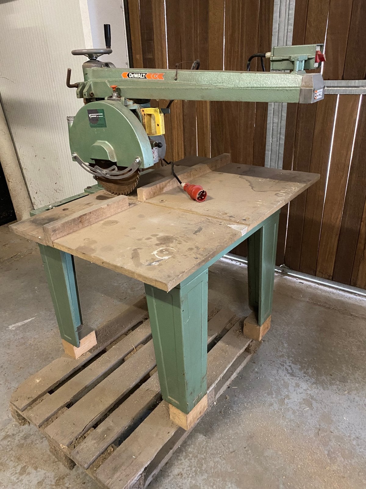 DeWalt afkortzaag zaagtafel defect, Ophalen, Gebruikt, 70 mm of meer, Afkortzaag