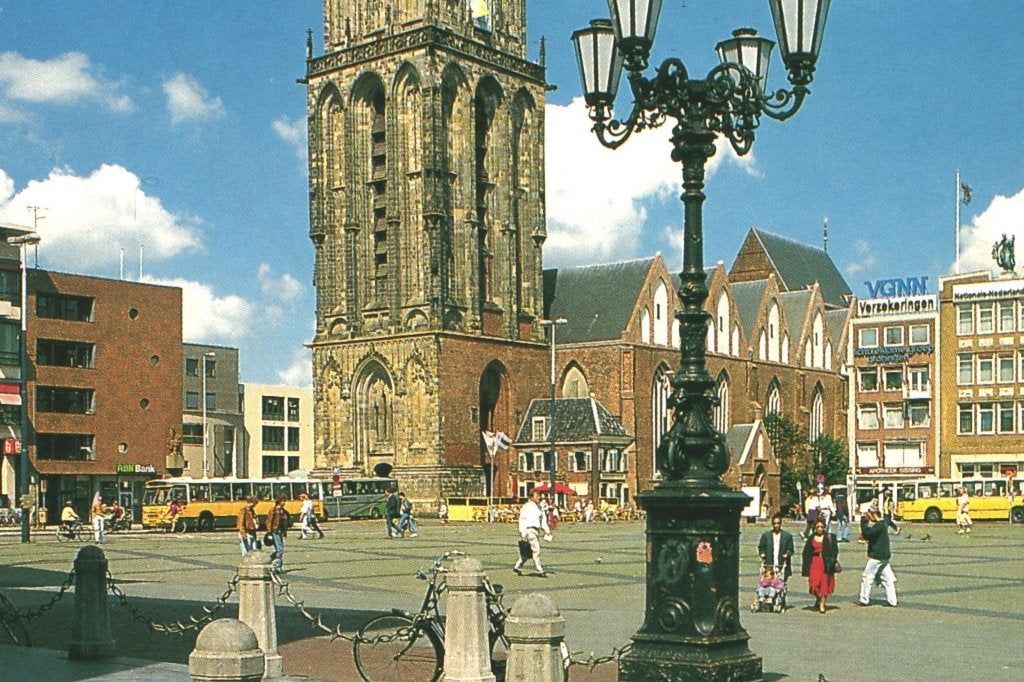 38236	Groningen	80+ Martinitoren	Postzegel afgeweekt, Ophalen of Verzenden, 1980 tot heden, Gelopen, Groningen