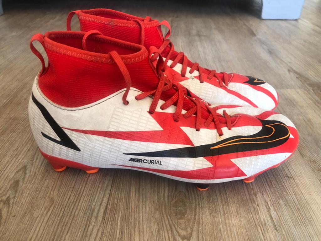 Nike Mercurial Voetbalschoenen - Wit/Rood - Maat 36, Sport en Fitness, Voetbal, Ophalen of Verzenden, Gebruikt, Schoenen