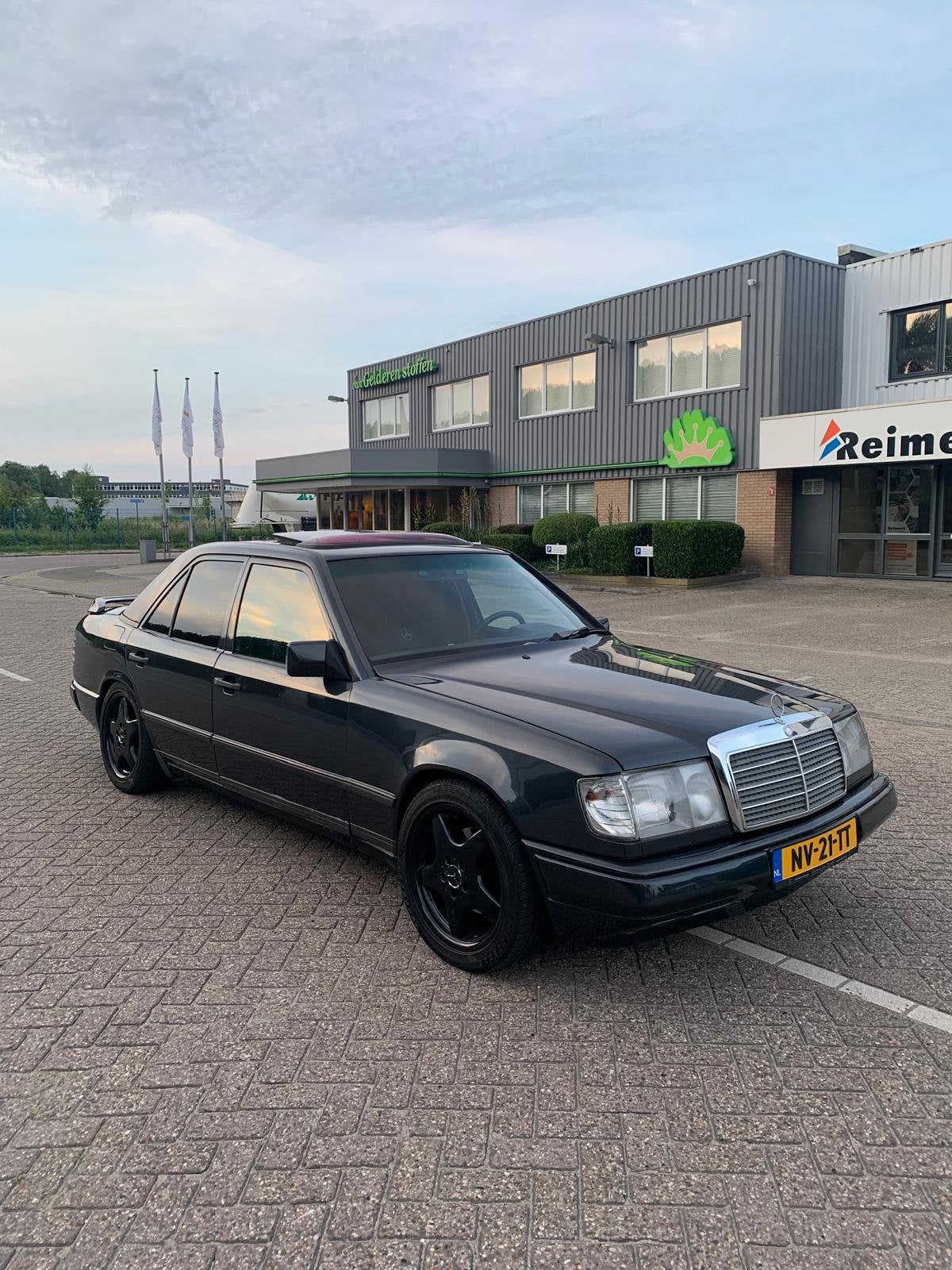Mercedes-Benz W124 300D 6 Cilinders Automaat Schuifdak Leer, Auto's, Zwart, Zwart, 113 pk, Diesel