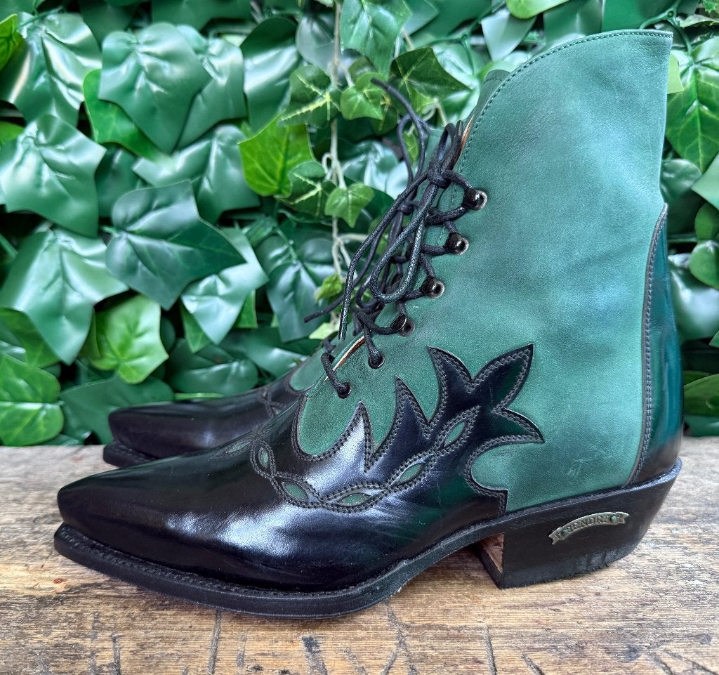 Prachtige vintage victoriaanse veterlaars sendra maat 37, Sendra, Lage of Enkellaarzen, Nieuw, Ophalen of Verzenden