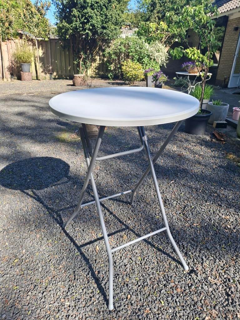 Twee witte opvouwbare statafels rond met rok, Tuin en Terras, Tuintafels, Ophalen, Zo goed als nieuw, Rond, Aluminium