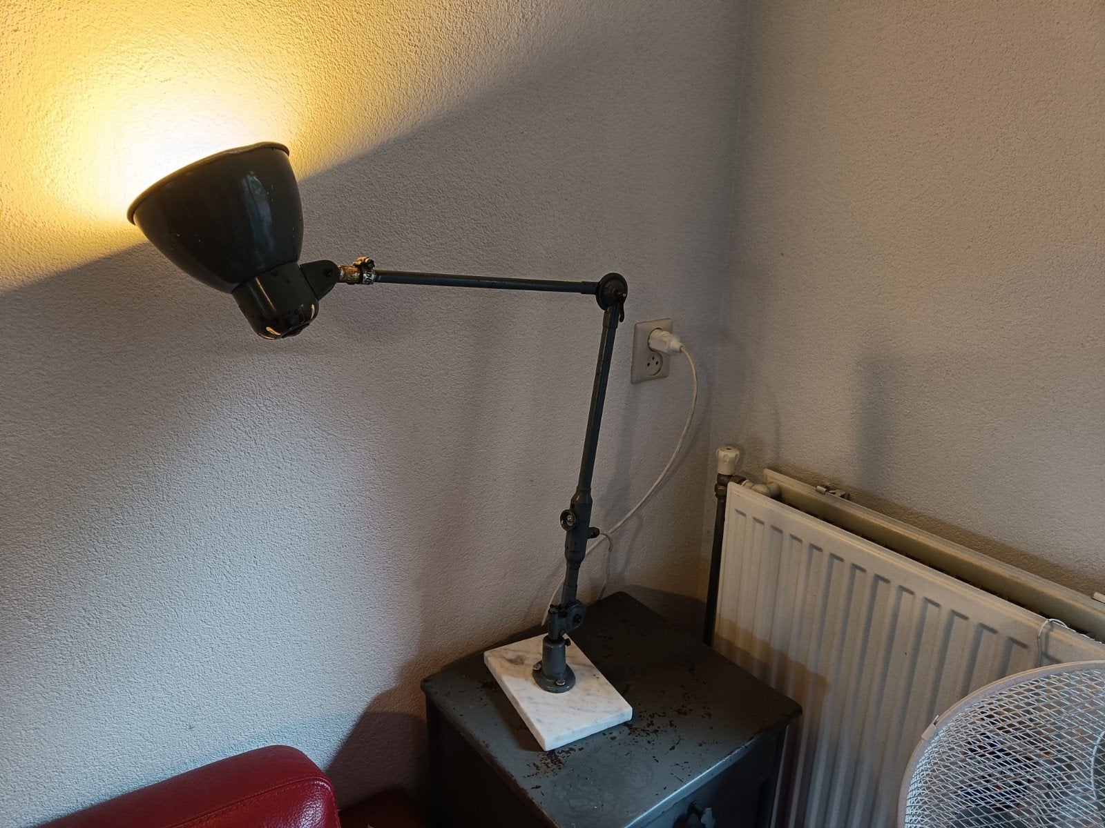 Foto 3 van werkplaats lamp , jaren 50 merk sis. Bauhaus stijl