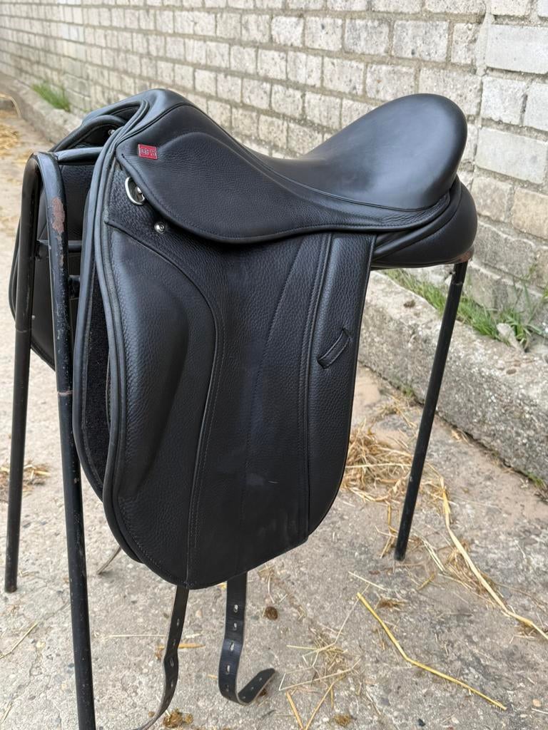 GFS dressuur zadel 16.5 inch 1.5 jaar oud, Ophalen of Verzenden, Zo goed als nieuw, Dressuur