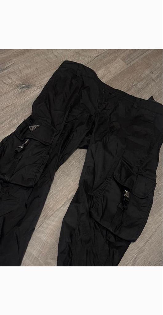 Prada Re-Nylon Cargo Broek Zwart, Maat 38/40 (M), Zwart, Ophalen of Verzenden, Zo goed als nieuw