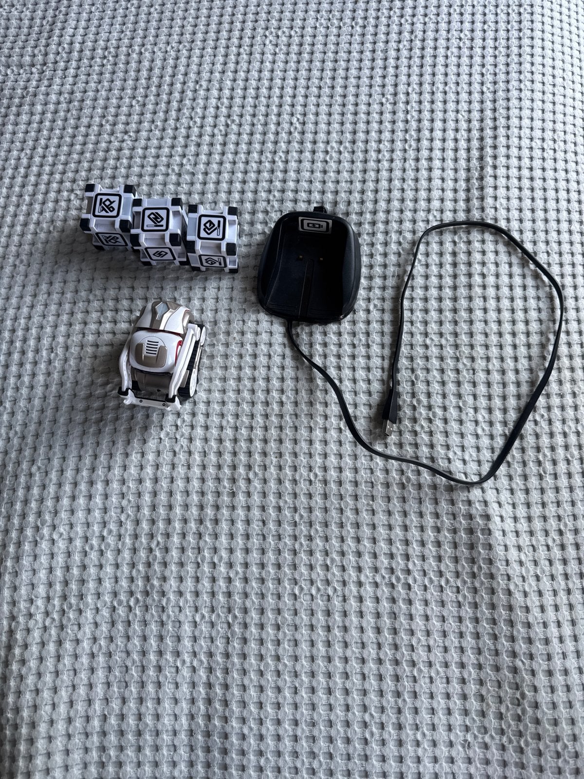 Anki Cozmo Robot met laadstation en kubussen, Ophalen of Verzenden, Gebruikt, Jongen of Meisje