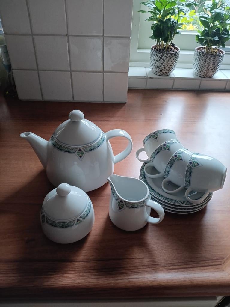 Arzberg theeservies: theepot, melkkann,kop e, Ophalen, Gebruikt, Overige stijlen, Kop(pen) en/of Schotel(s)