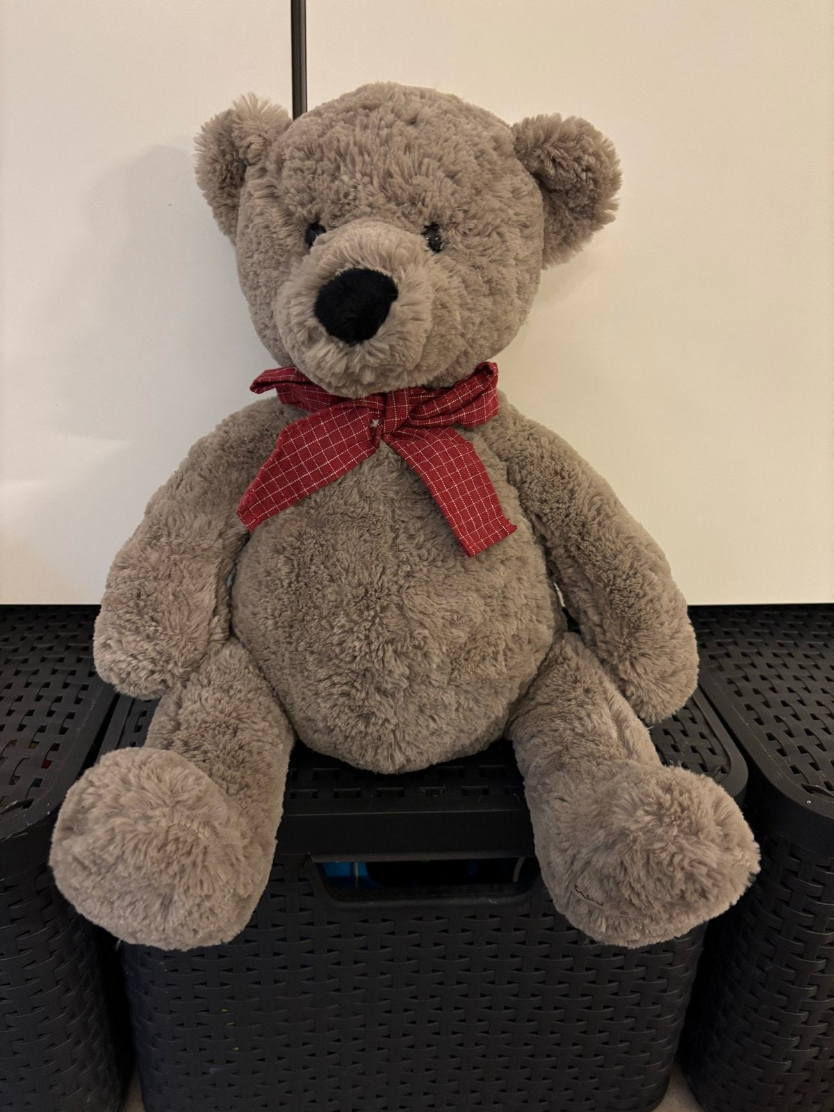 Louise Mansen teddybeer bruin met rood geruit lint, Overige merken, Overige karakters, Beer, Ophalen of Verzenden