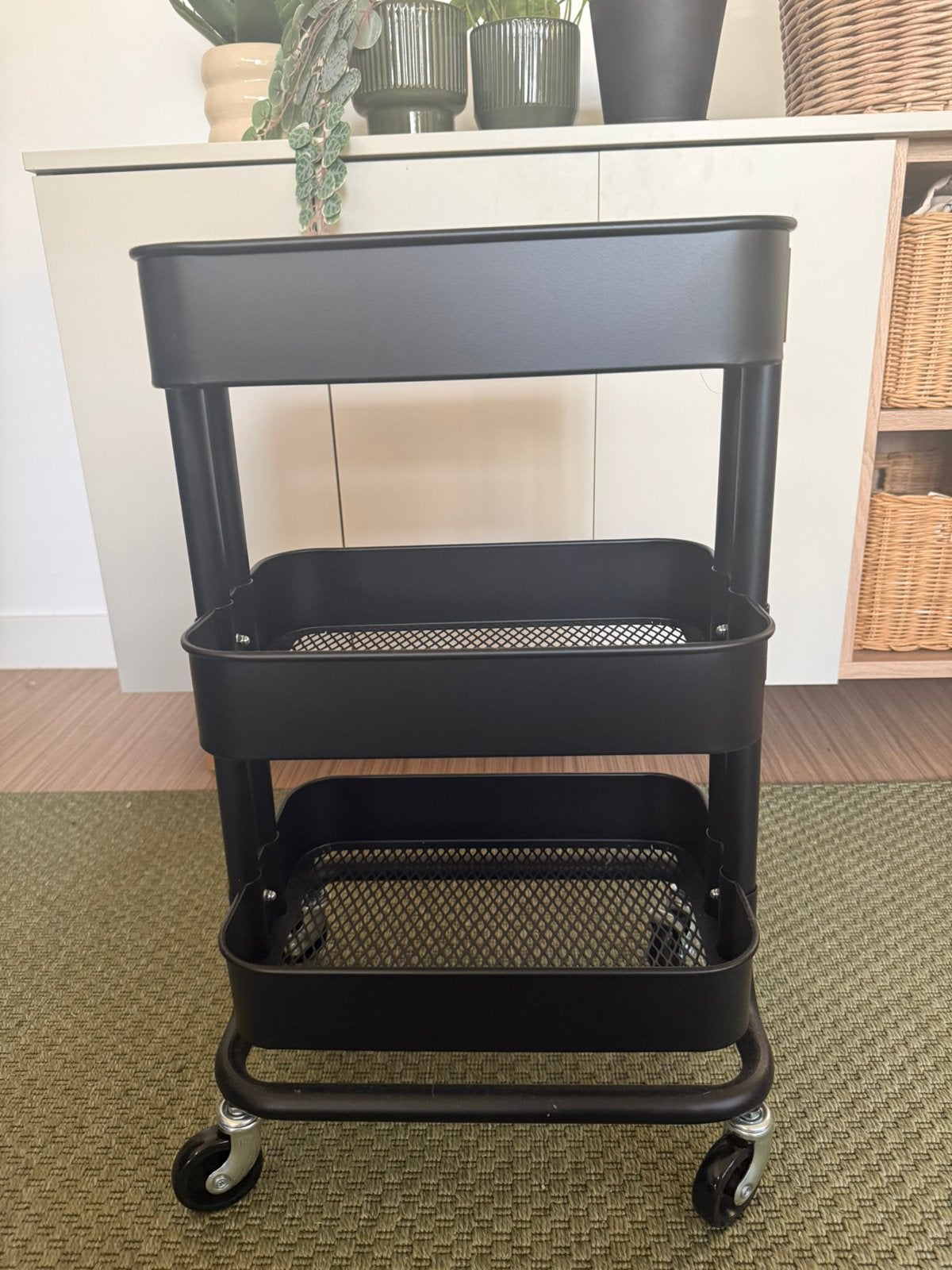 IKEA RÅSKOG roltafel zwart, 3 laags, Huis en Inrichting, Minder dan 55 cm, Metaal of Aluminium, Zo goed als nieuw, Modern
