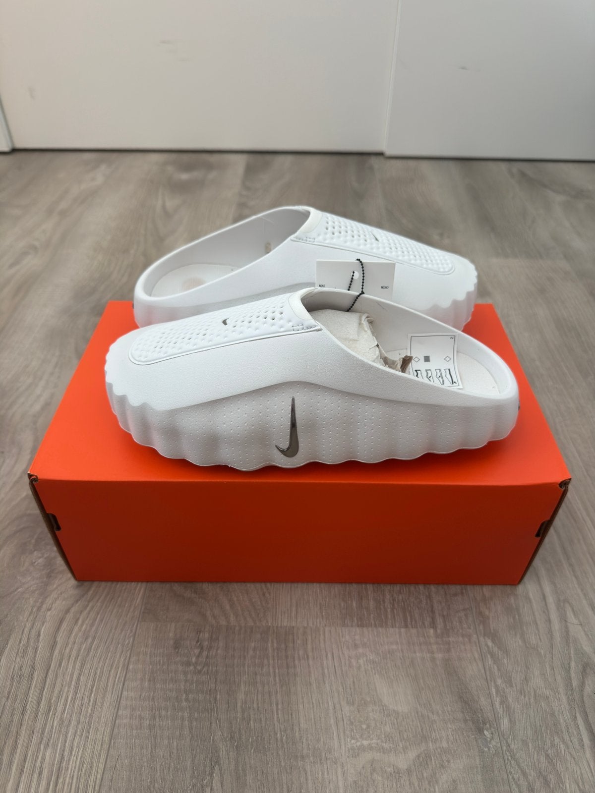 Nike Mind 001 Witte slippers Maat 42, Slippers, Wit, Ophalen of Verzenden, Zo goed als nieuw