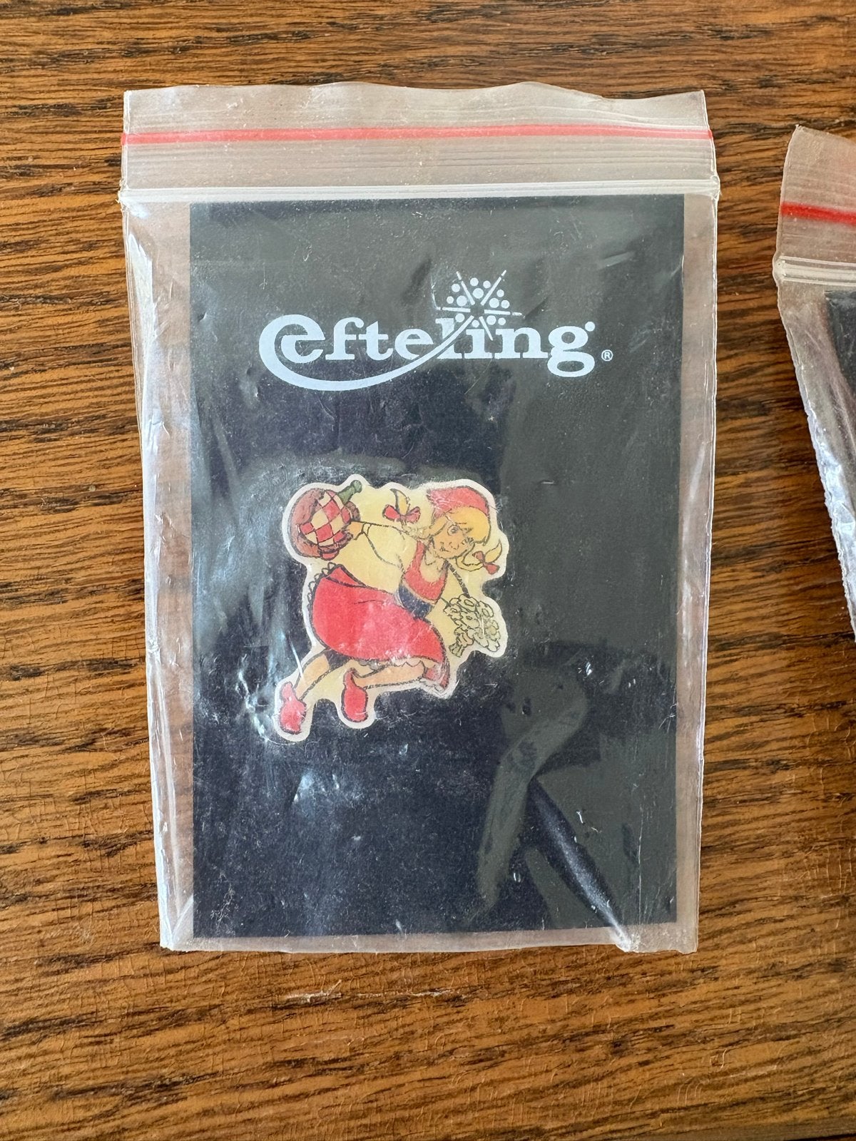 Efteling Pin - Roodkapje, Ophalen of Verzenden, Nieuw, Button of Speldje