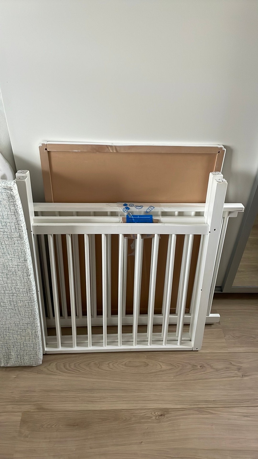 GRATIS Witte baby box inclusief matras, Kinderen en Baby's, Ophalen, Gebruikt, Hout, 100 tot 115 cm