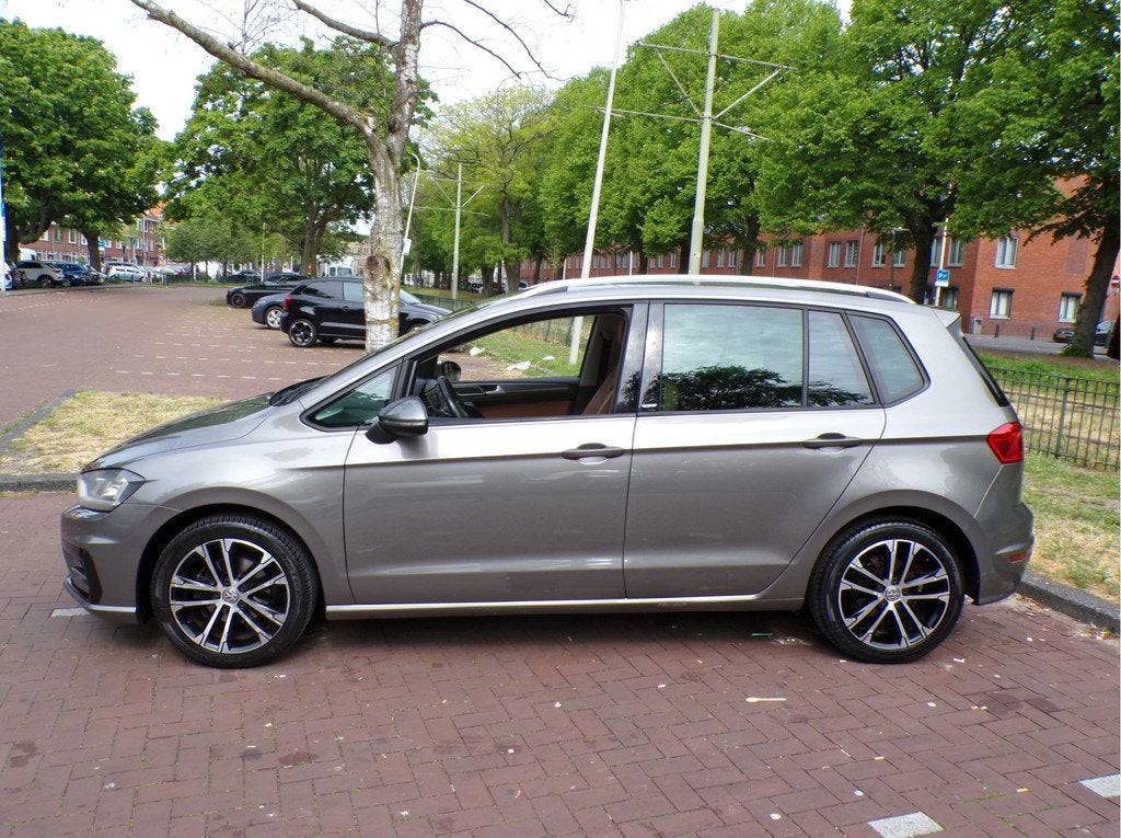 Volkswagen Golf Sportsvan 1.2 TSI Connected Series NAVIGATIE, Auto's, Volkswagen, Automatische klimaatregeling, Gebruikt, Euro 6