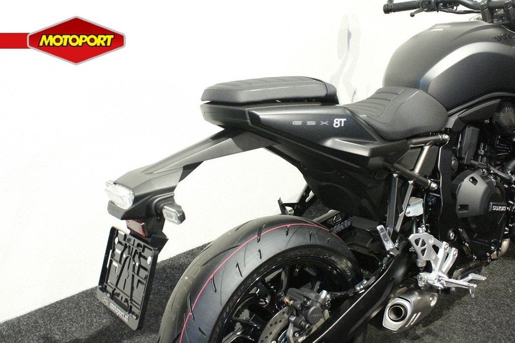 Suzuki GSX GSX-8T, Bedrijf, Naked bike