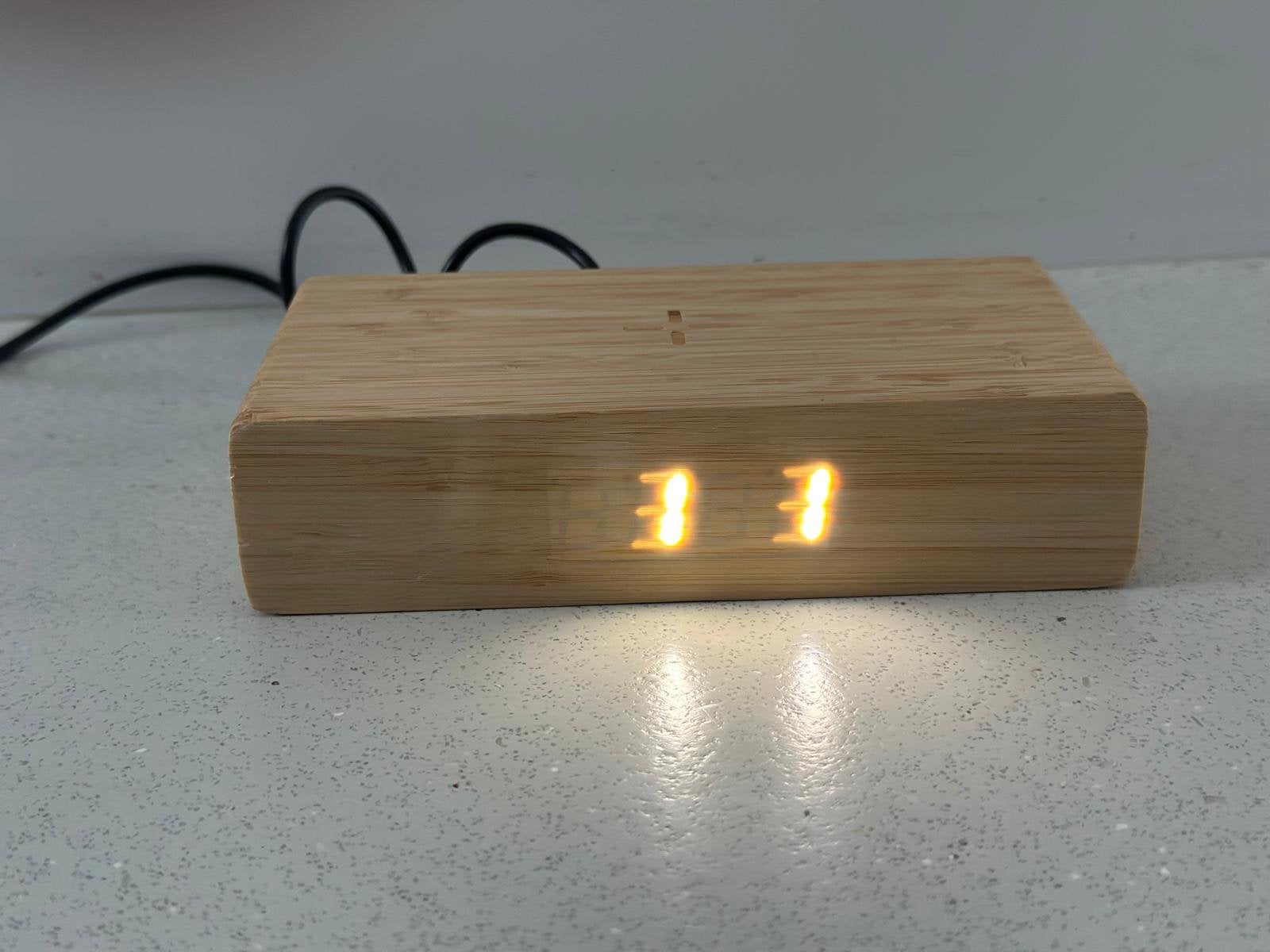 Wekker met oplaadstation, Witgoed en Apparatuur, Ophalen, Zo goed als nieuw