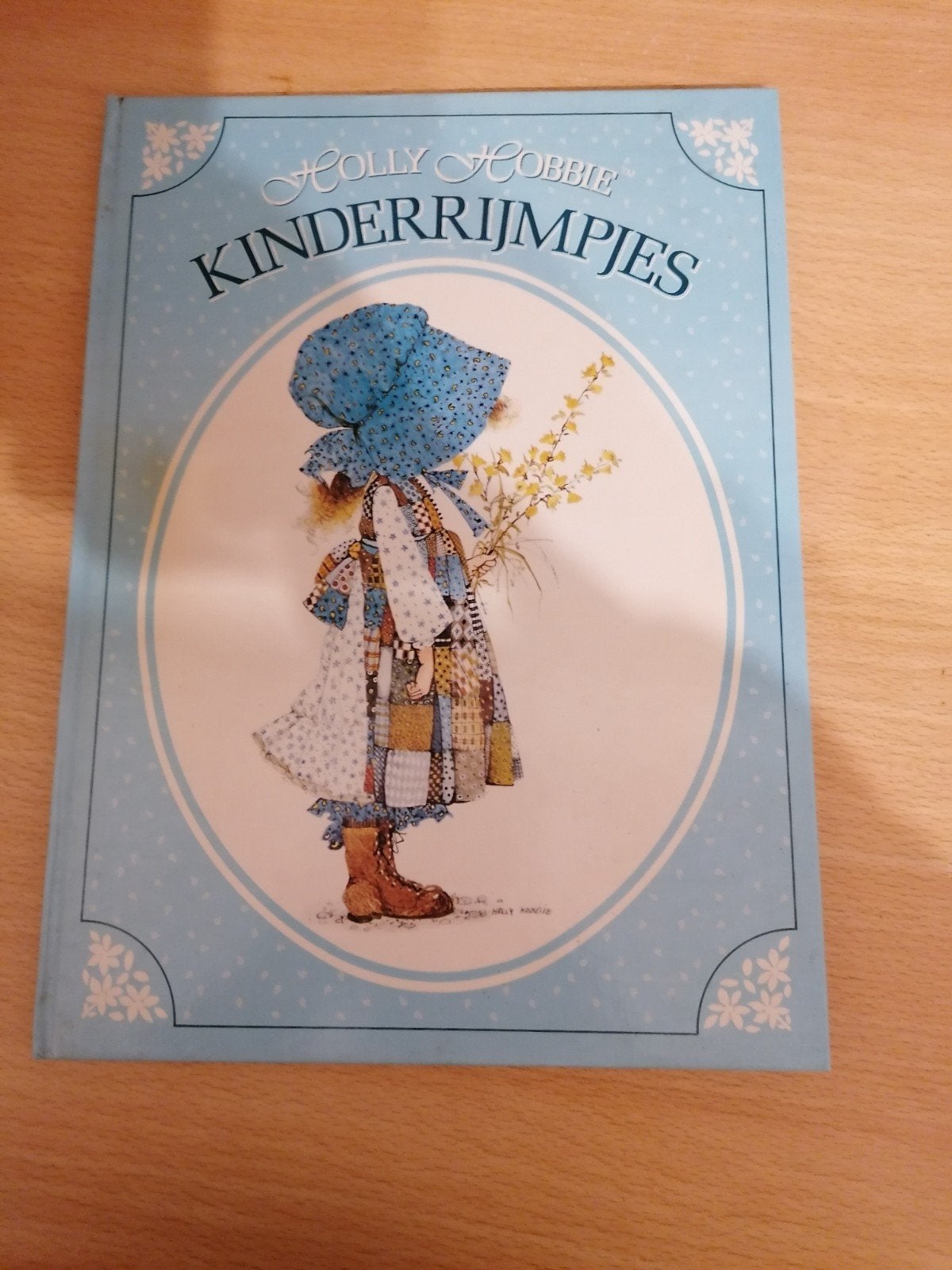 72 Kinderrijmpjes - Holly Hobbie, Ophalen of Verzenden, Zo goed als nieuw, Holly Hobbie, Sprookjes
