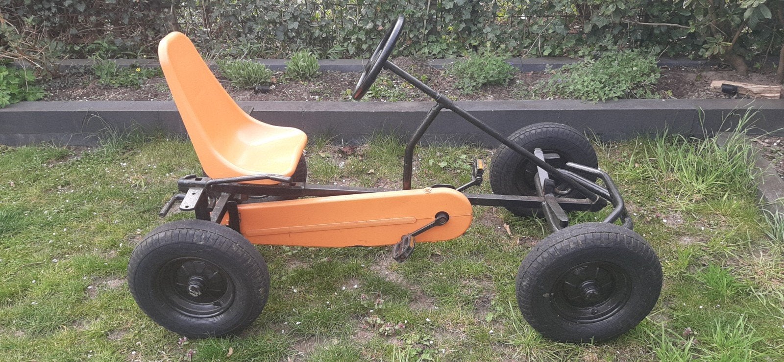 Stoere skelter met oranje zitting, Kinderen en Baby's, Speelgoed | Buiten | Skelters, Verzenden, Gebruikt, Overige merken, Vrijloopautomaat