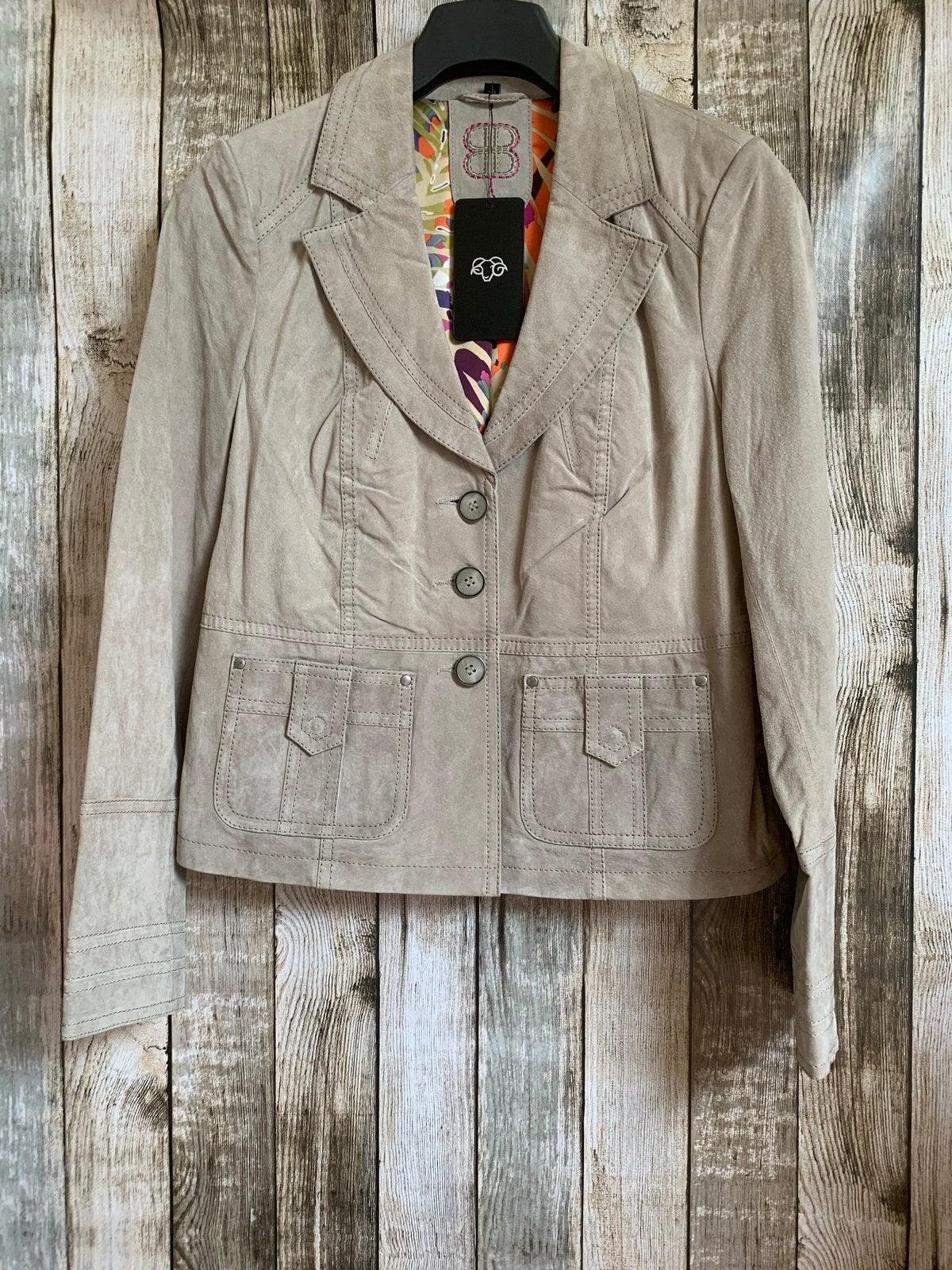 Super mooi nieuw suède jasje van Donna D (Maat 38), Maat 38/40 (M), Verzenden, Beige, Nieuw