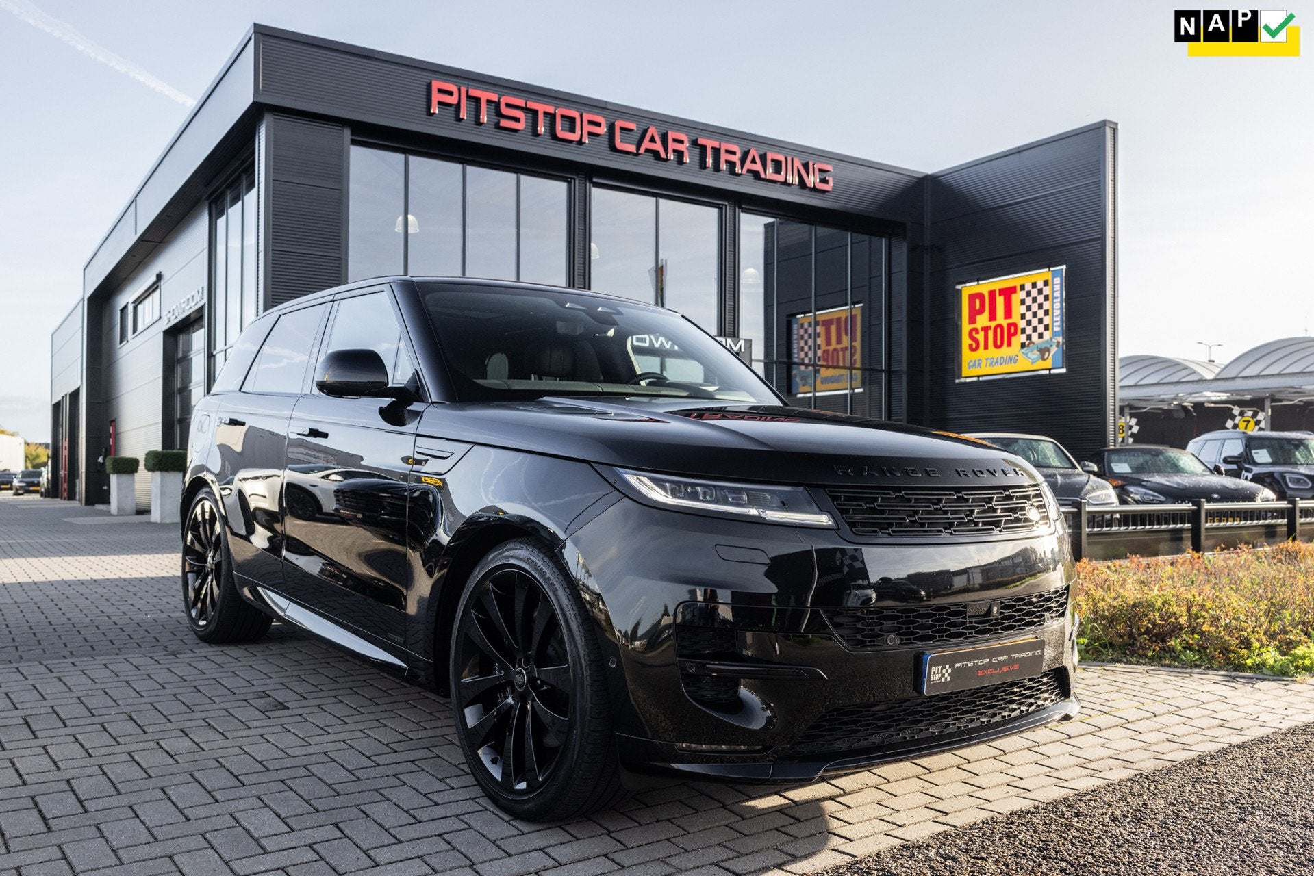 Land Rover Range Rover Sport 3.0 P510e Autobiography NL Auto, Auto's, Automaat, Gebruikt, 3000 kg, Bedrijf