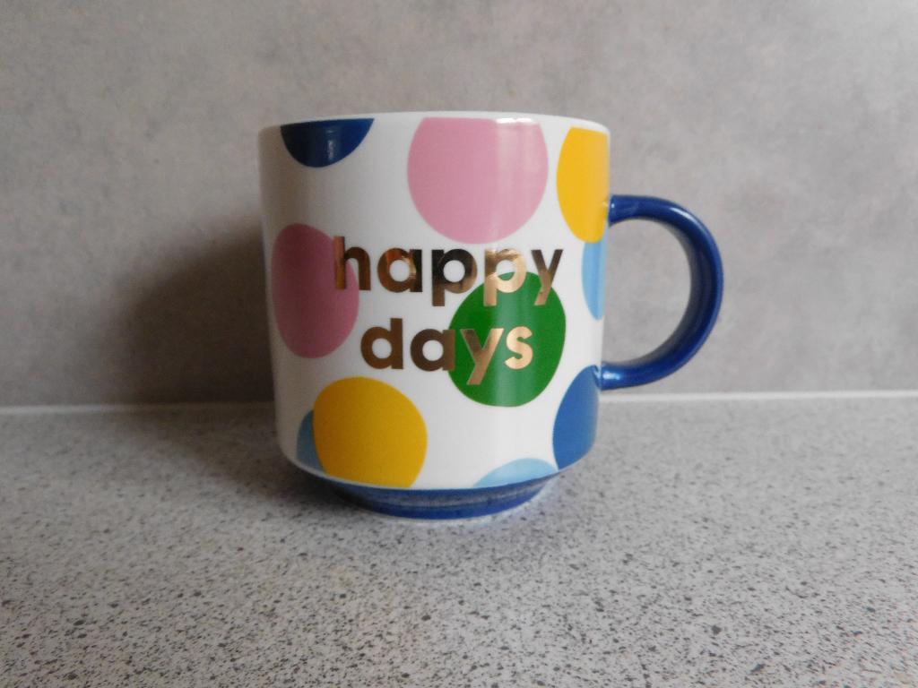 Mok 9x8 cm. 280 ml. New Bone China Happy Days Hema, Ophalen of Verzenden, Zo goed als nieuw, Overige stijlen, Kop(pen) en/of Schotel(s)