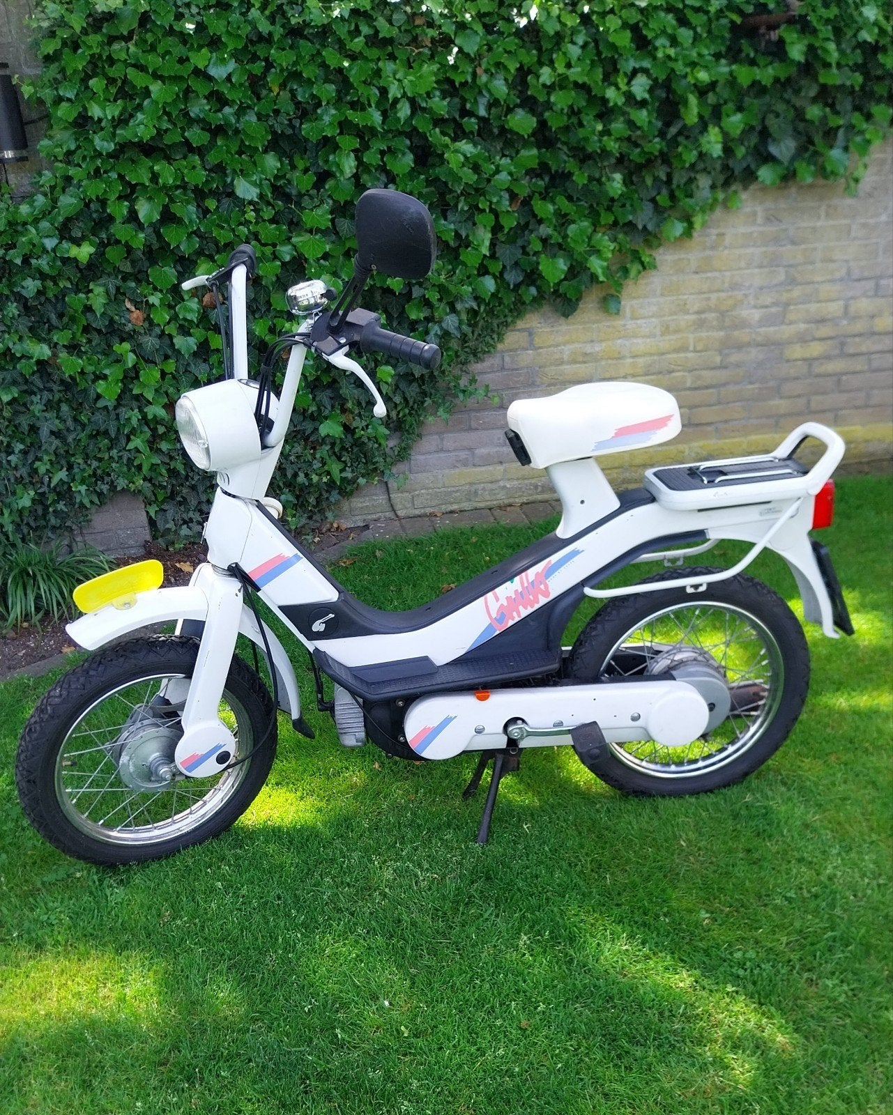 Vespa Grillo uit 1990 met kenteken en documentatie, Ophalen