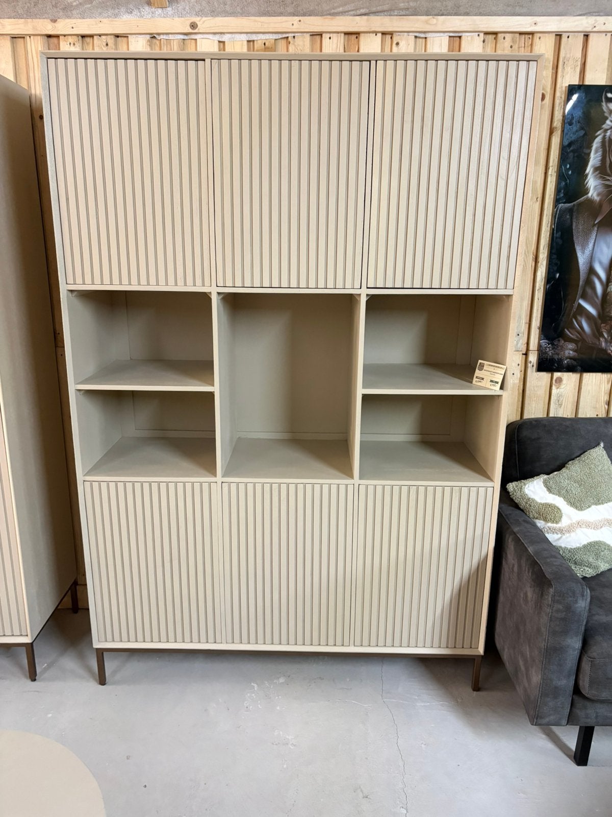 Vakkenkast Madison Sand 135 cm – nu €700!, 100 tot 150 cm, 200 cm of meer, Nieuw, Ophalen of Verzenden