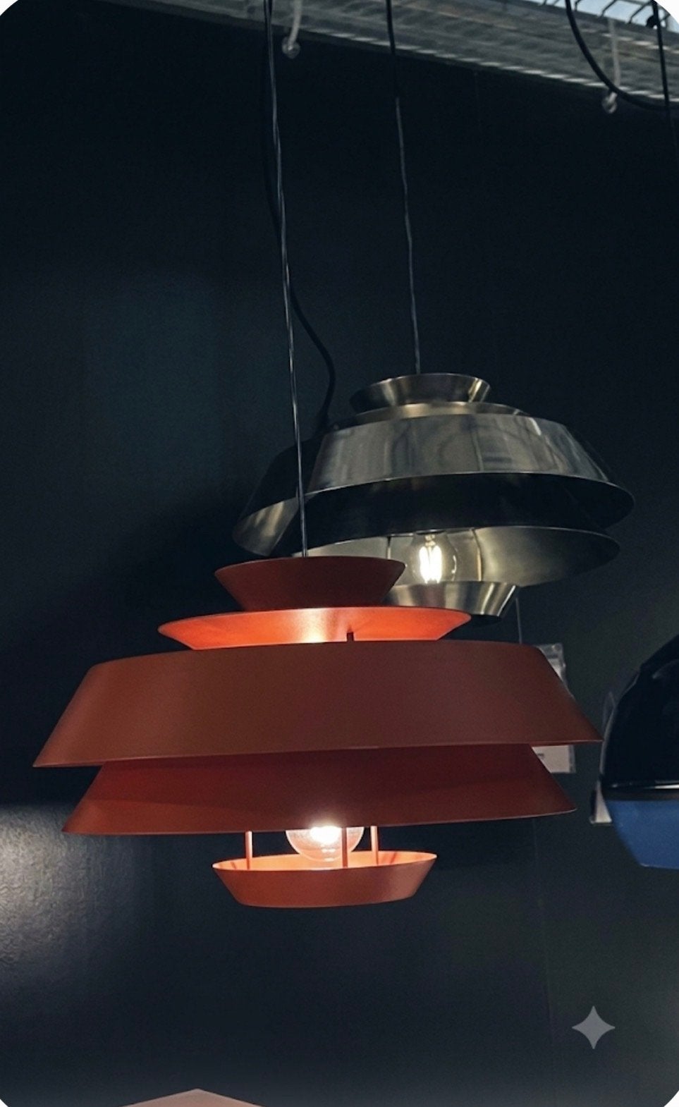 Nieuwe Deense stijl hanglamp- Rood/Oranje like Louis Poulsen, Huis en Inrichting, Lampen | Hanglampen, Ophalen, Nieuw, Metaal