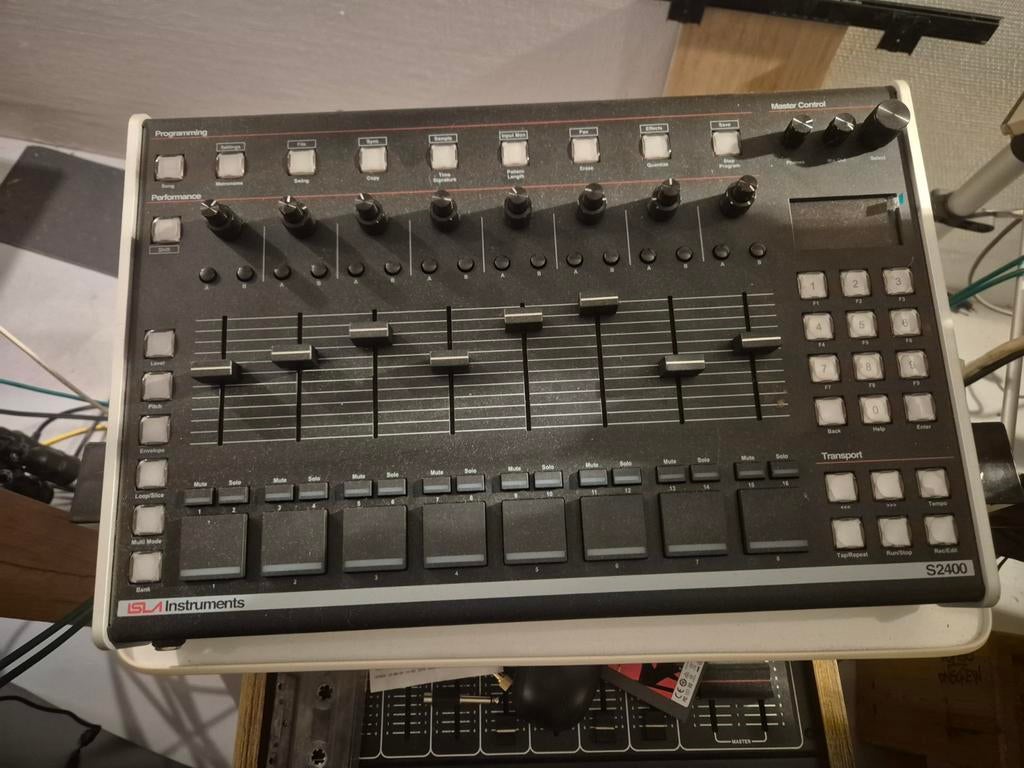 ISLA Instruments S2400 Sampler/Sequencer, Ophalen