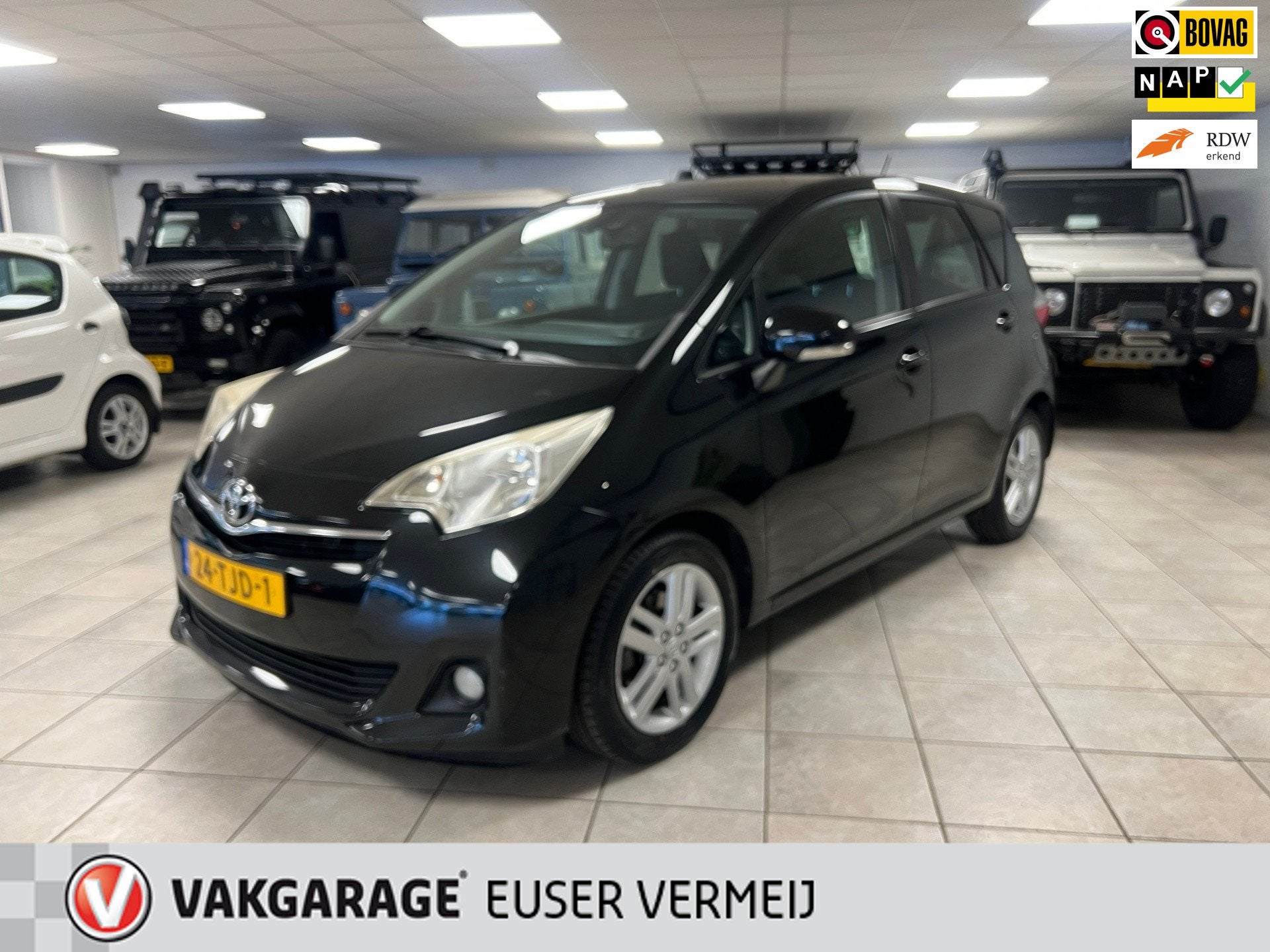 Toyota Verso-S 1.3 VVT-i Dynamic Climate control, Navigatie,, Voorwielaandrijving, Euro 5, Gebruikt, Zwart