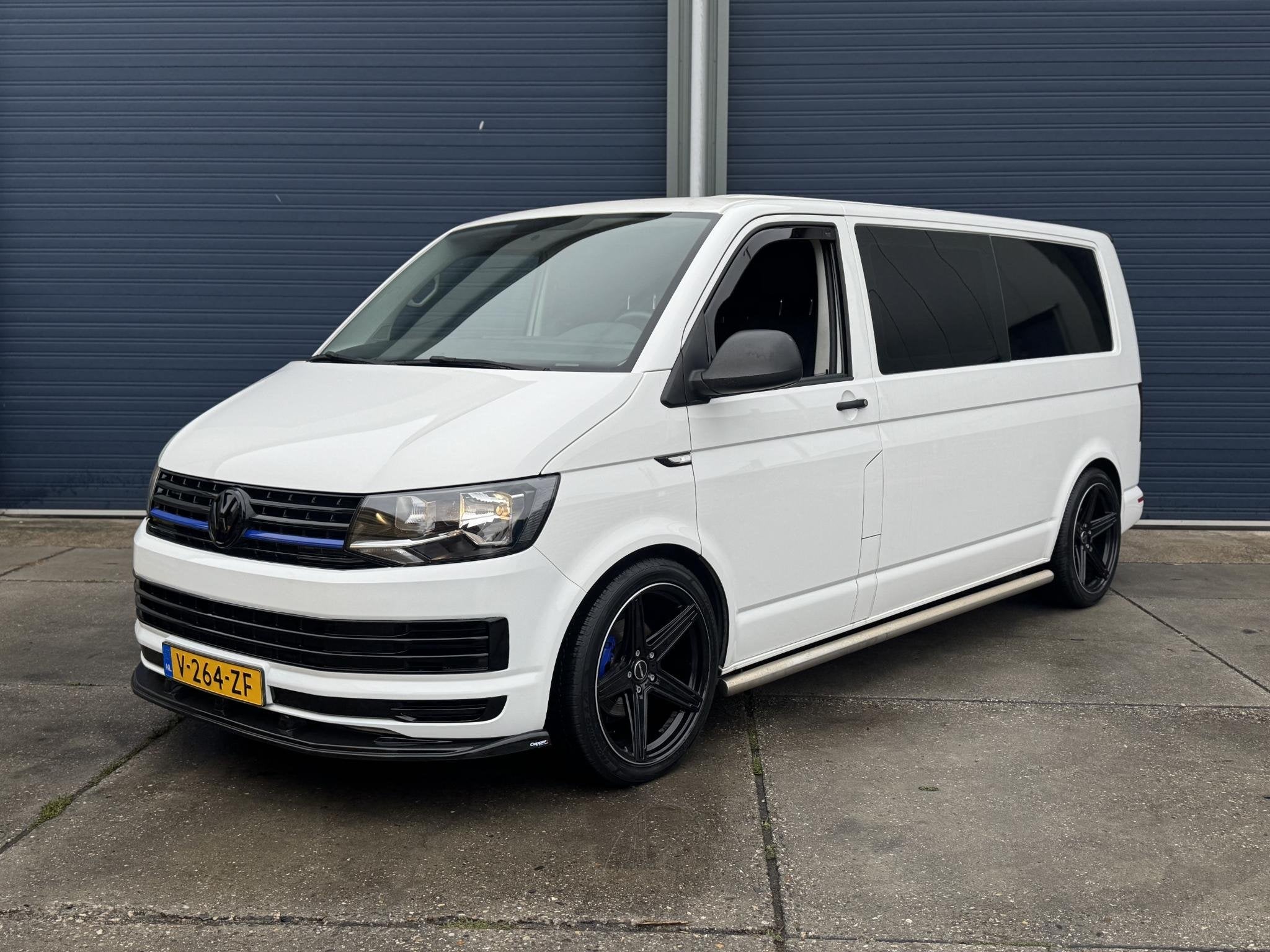 Volkswagen Transporter 2.0 TDI L2H1 Trendline DUBBEL CABINE, Auto's, Voorwielaandrijving, Verwarmde buitenspiegels, Stof, Gebruikt