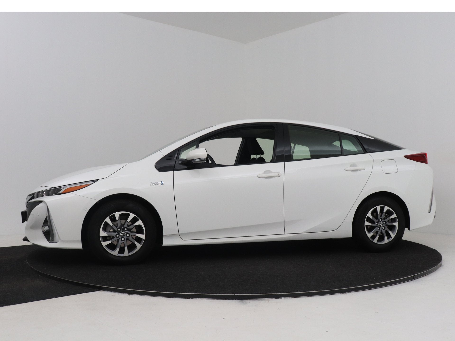 Toyota Prius 1.8 Plug-in Hybrid Dynamic Limited | Head up Di, Auto's, 12 maanden, Gebruikt, 4 cilinders, 1505 kg
