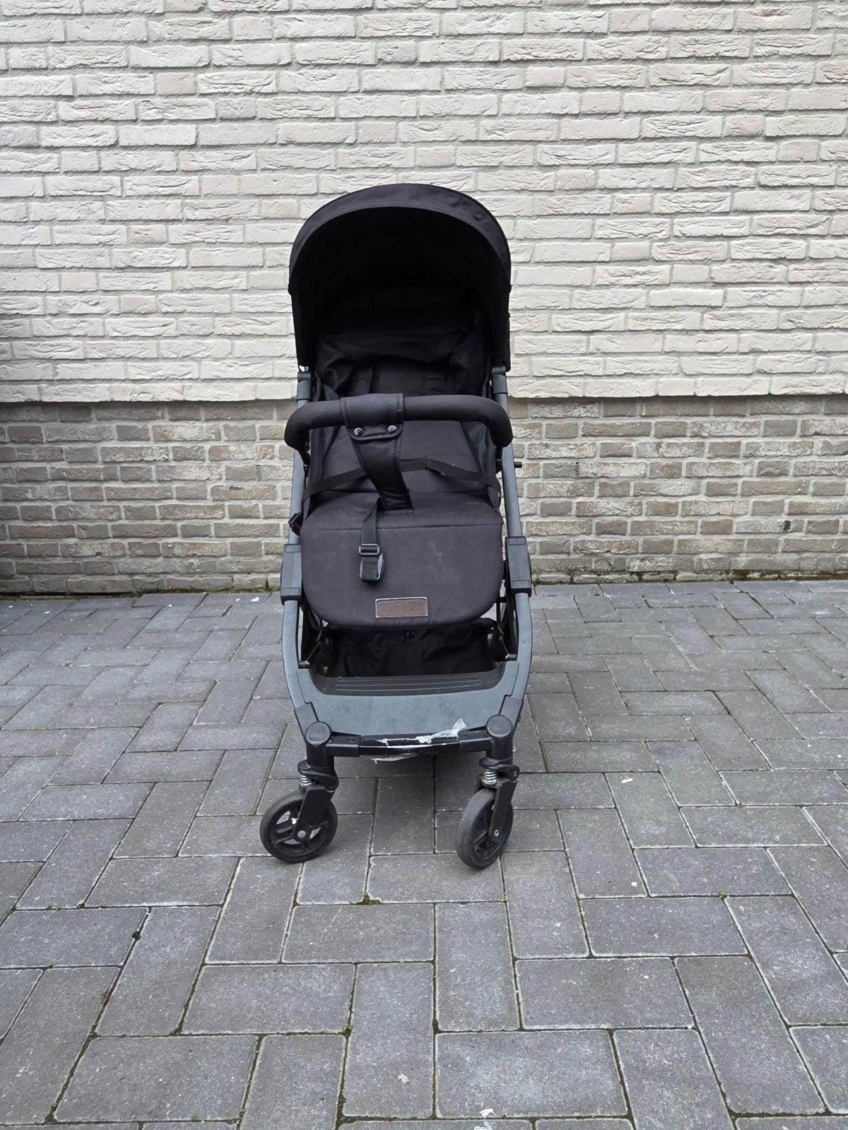 novi Compacte zwarte kinderwagen, Ophalen of Verzenden, Zo goed als nieuw, Kinderwagen, Overige merken