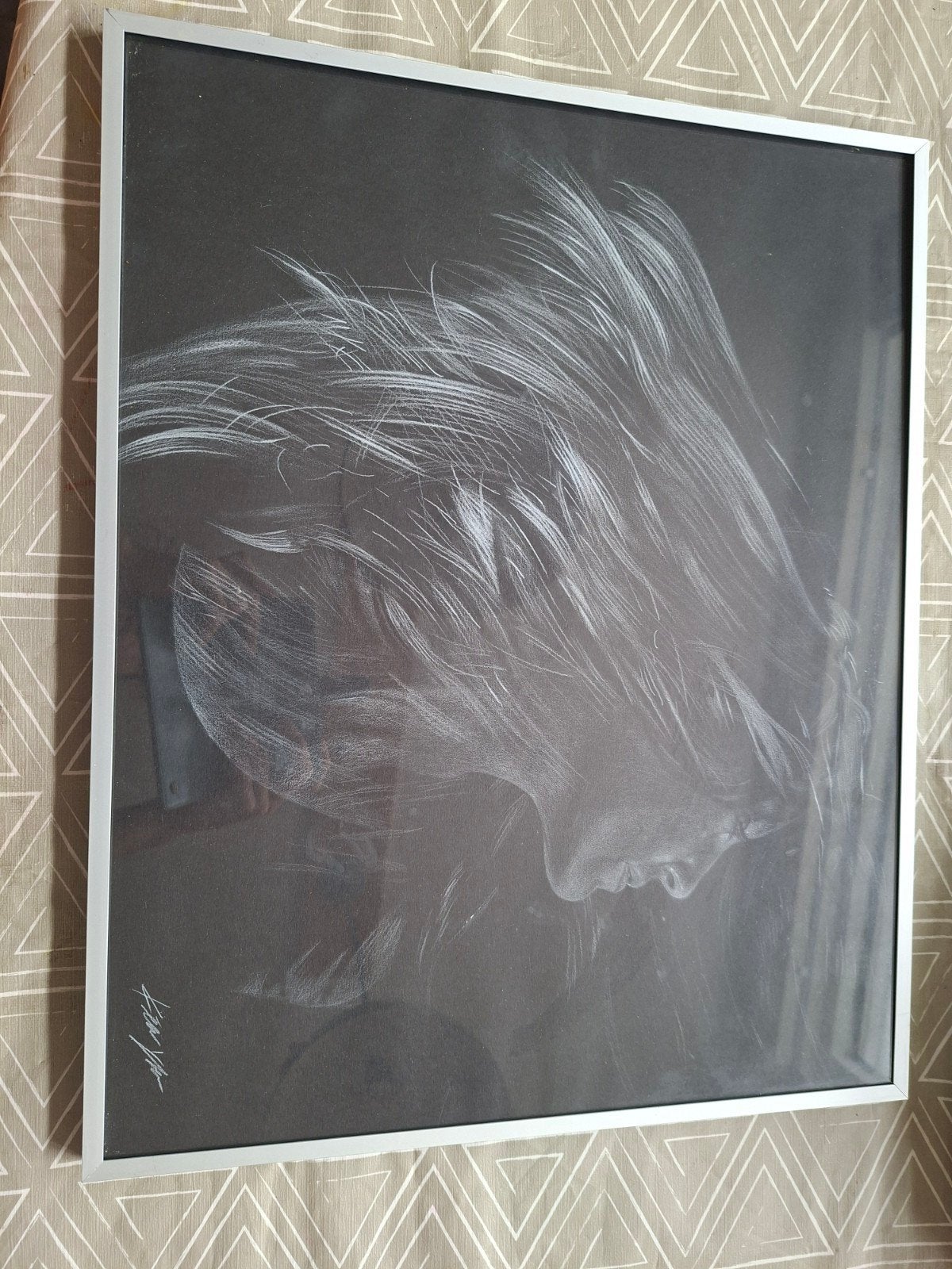 Ingelijste potloodtekening van een vrouw met wapperend haar, Ophalen of Verzenden, Tekening, Potloodtekening, Ingelijst