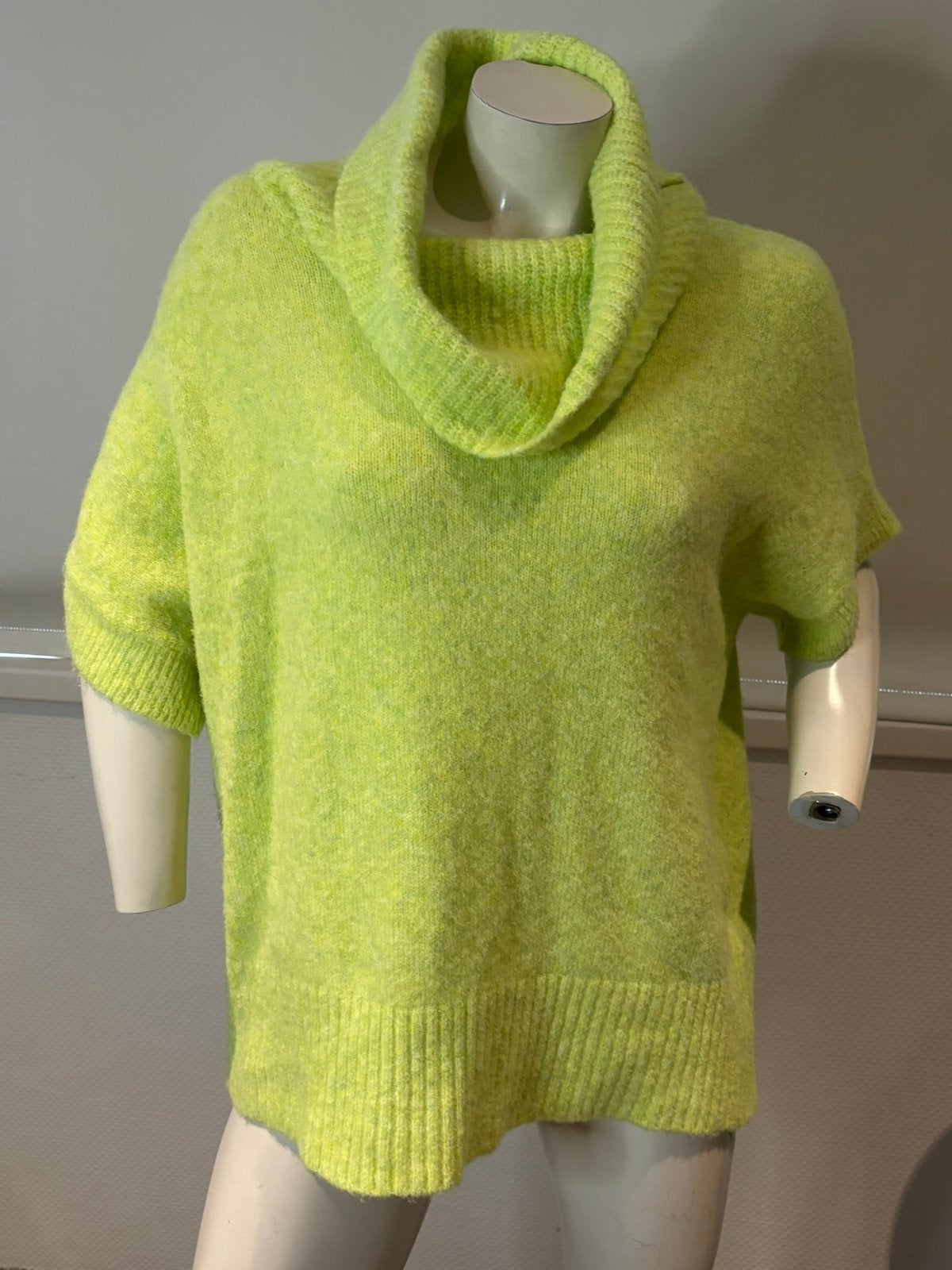 Exquiss”s trui met bijpassend mouwen onesize, Ophalen of Verzenden, Zo goed als nieuw, Maat 38/40 (M), Geel