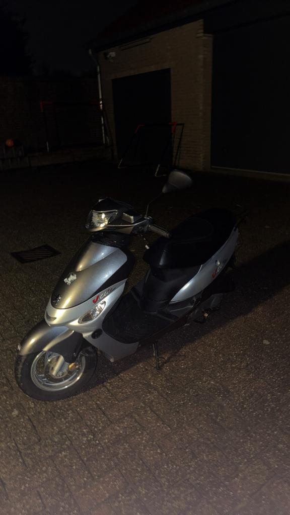 Viva city scooter 40 cc, Ophalen, Zo goed als nieuw, Benzine, Vivacity
