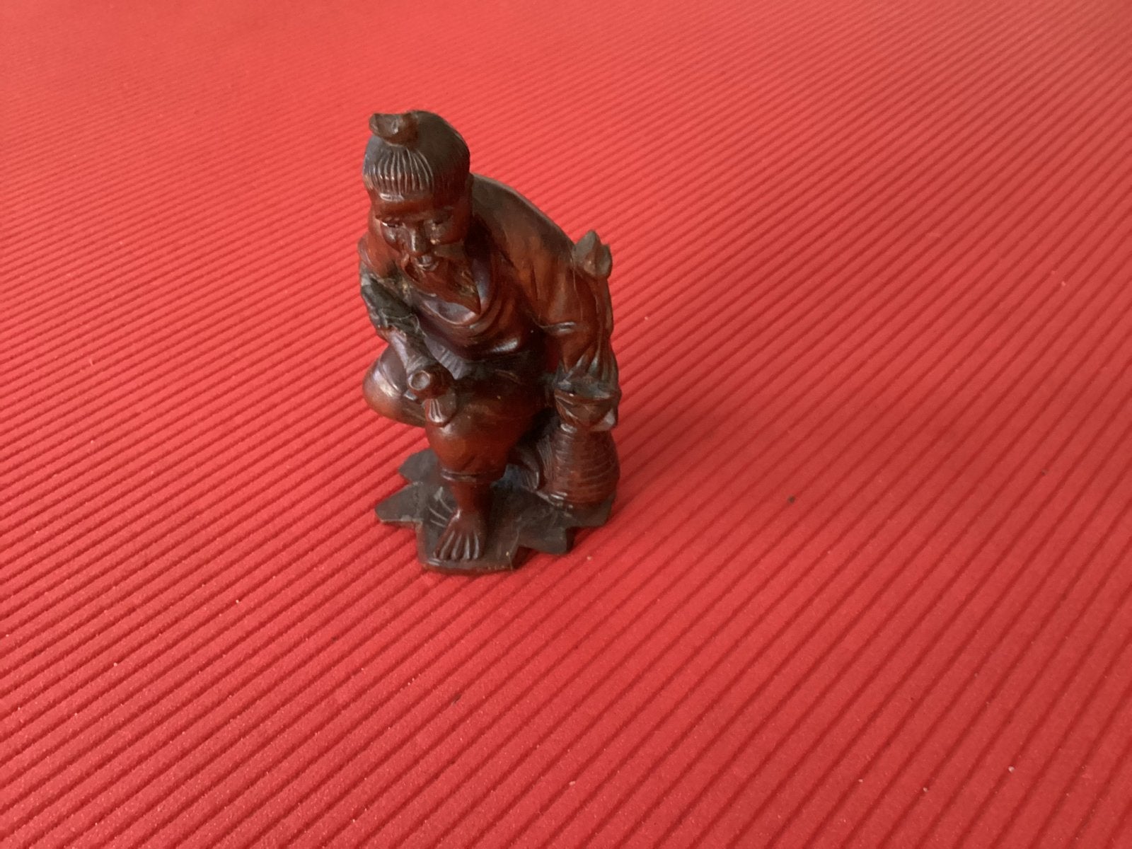Vintage Chinees Houten Beeldje Wijze Man Sandelhout, Antiek en Kunst, Kunst | Beelden en Houtsnijwerken, Minder dan 20 cm, Ophalen of Verzenden