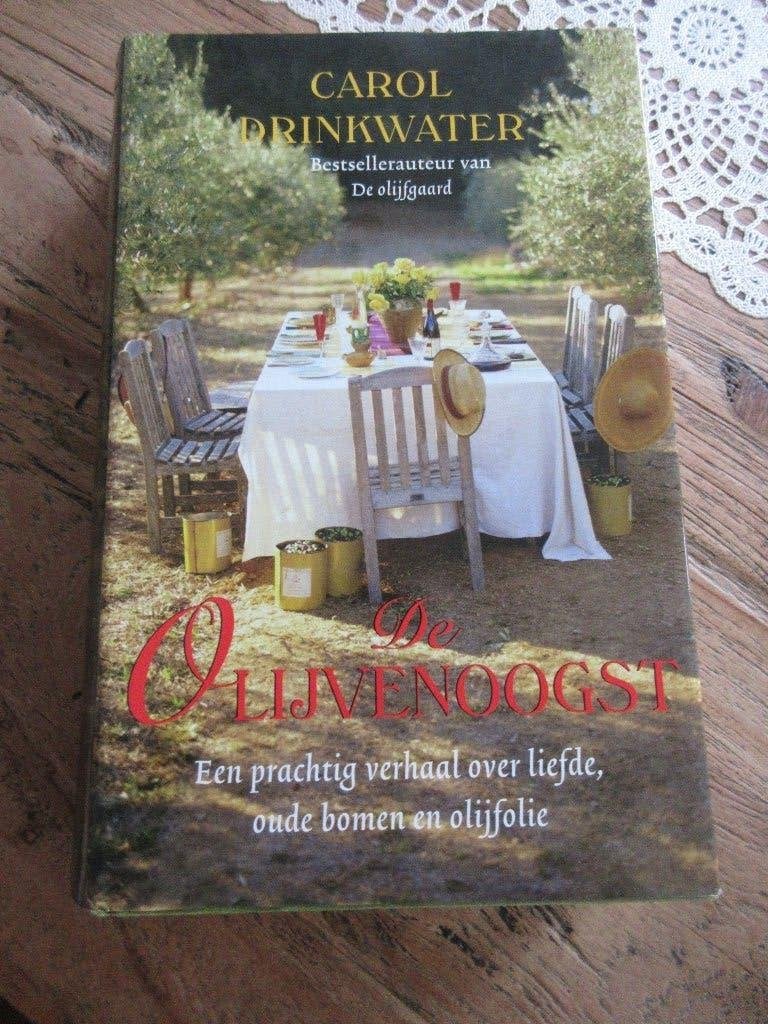 De olijvenoost. Carol Drinkwater, Ophalen of Verzenden, Gelezen, Carol Drinkwater