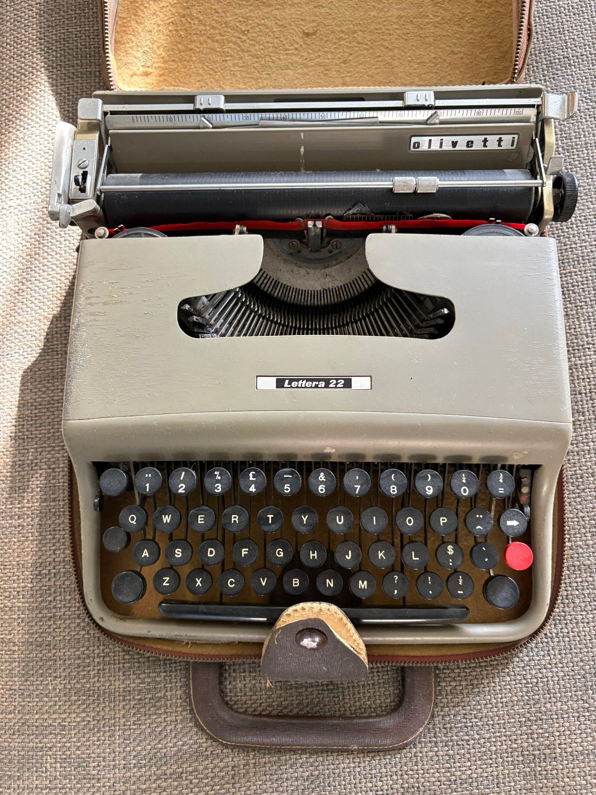 Antieke Olivetti typemachine, Diversen, Verzenden