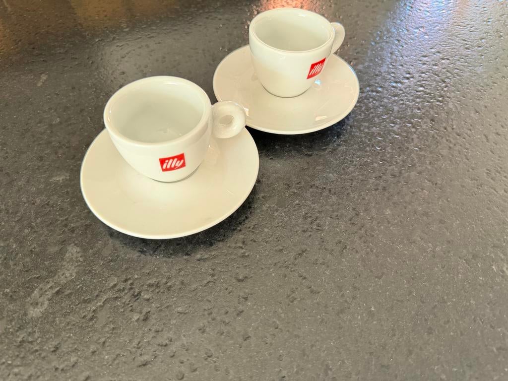 Illy espresso kopjes met schotels - set van 2, Verzamelen, Ophalen, Zo goed als nieuw, Porselein, Kop en/of schotel