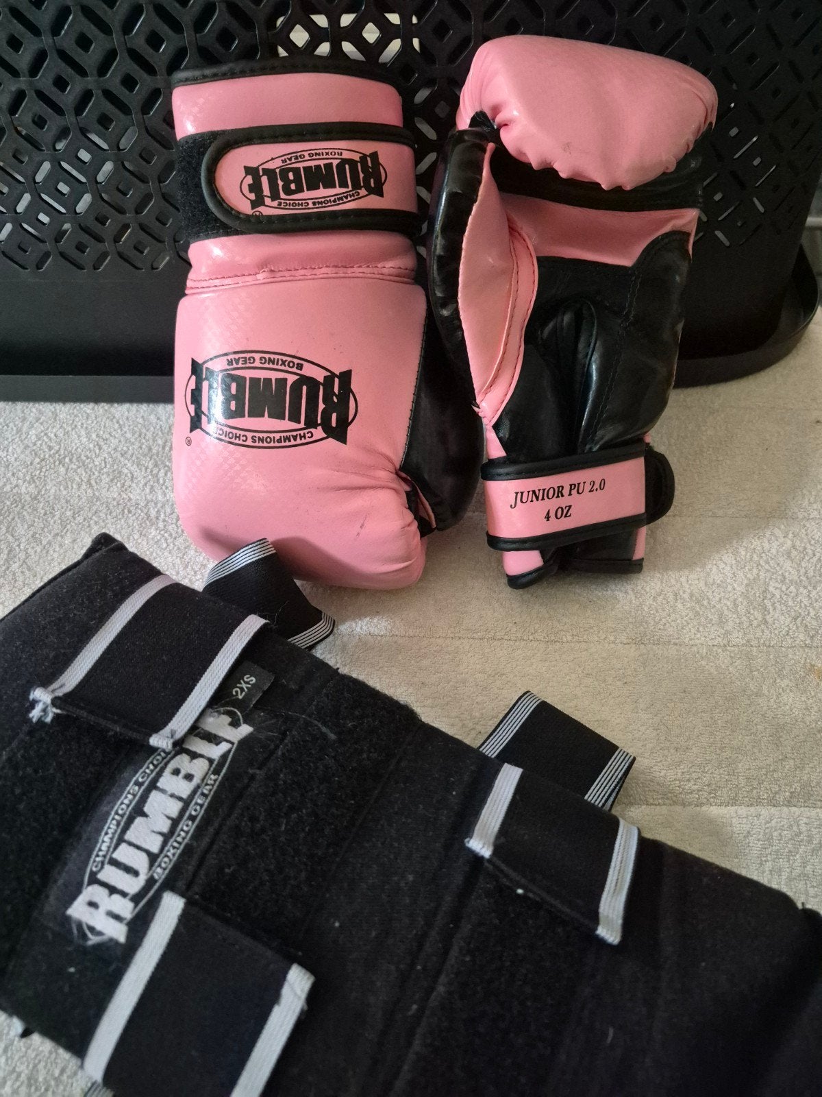 Rumble boks set: handschoenen en scheenbeschermers, Sport en Fitness, Vechtsporten en Zelfverdediging, Gebruikt, Overige, Maat XS of kleiner