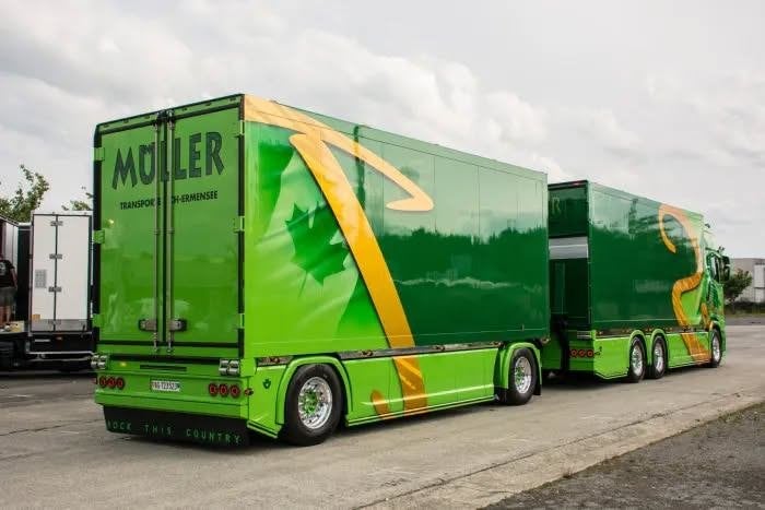 Foto 4 van TEKNO SCANIA NEXT GEN 590 S - V8  MULLER - SHANIA TWAIN