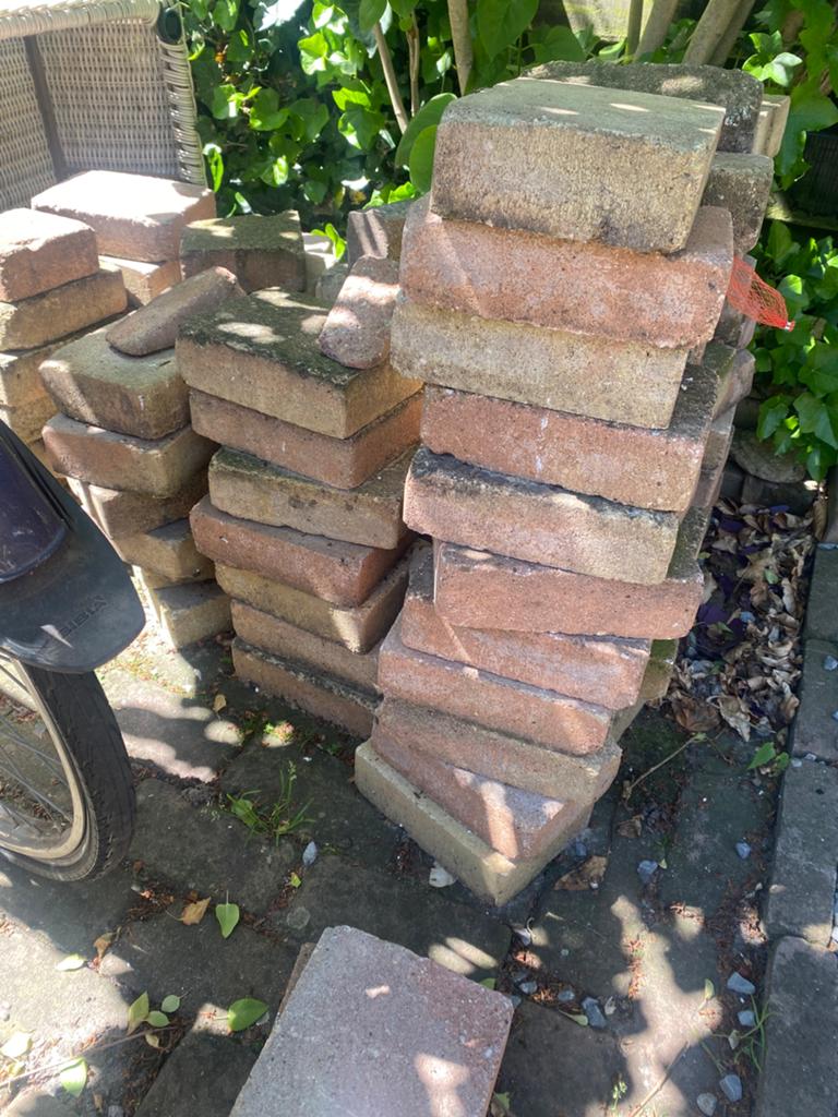 Stapels tegels verschillende kleuren 30 x 20 en 10 x 60 x60, Ophalen, Zo goed als nieuw, Beton, Terrastegels