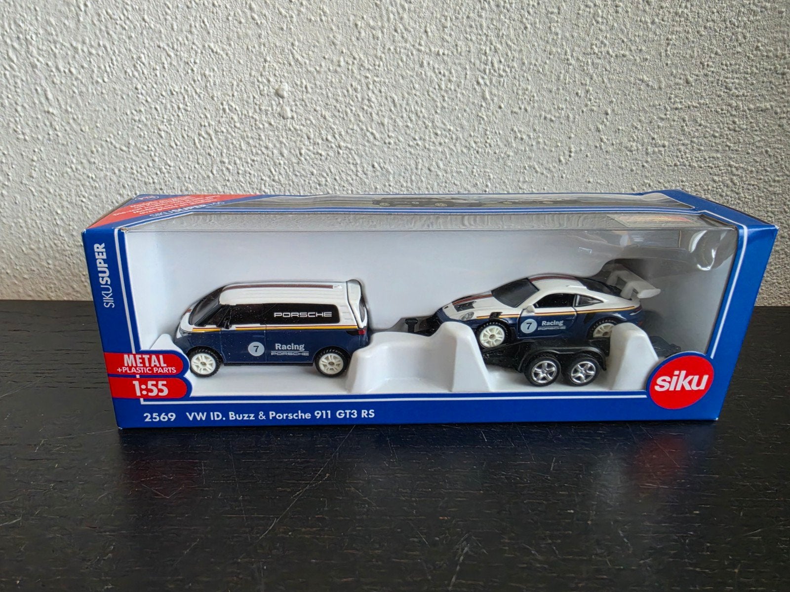 Siku Volkswagen ID. Buzz & Porsche 911 GT3 RS met trailer, Overige merken, 1:50 of kleiner, Auto, Verzenden