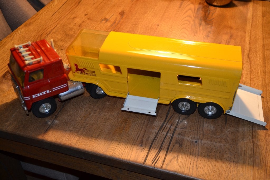 Mooie Ertl Vista Dome Horse Van trailer (collectors item), Ophalen of Verzenden, Zo goed als nieuw, Bus of Vrachtwagen