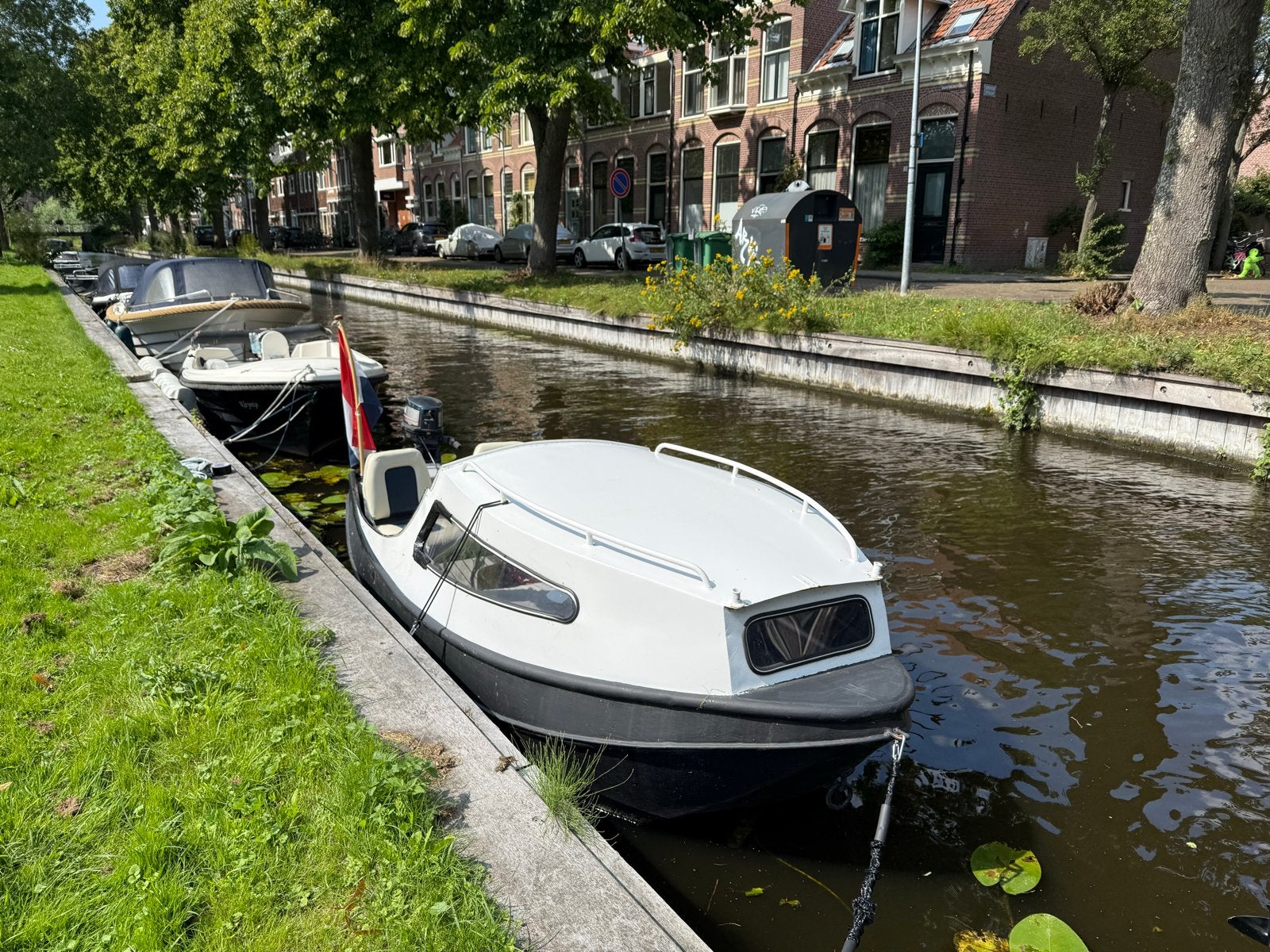 Leuk compact sloepje 'Majesteit', Watersport en Boten, Motorboten en Motorjachten, Kajuitboot, Ophalen, Zo goed als nieuw, Buitenboordmotor