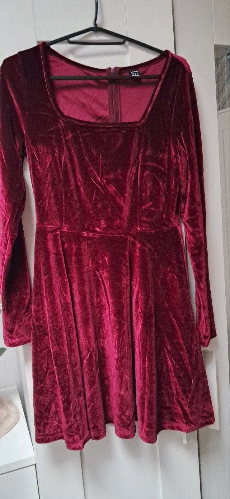 Bordeauxrood fluwelen jurkje met lange mouwen, Kleding | Dames, Jurken, Ophalen of Verzenden, Zo goed als nieuw, Maat 36 (S), Boven de knie
