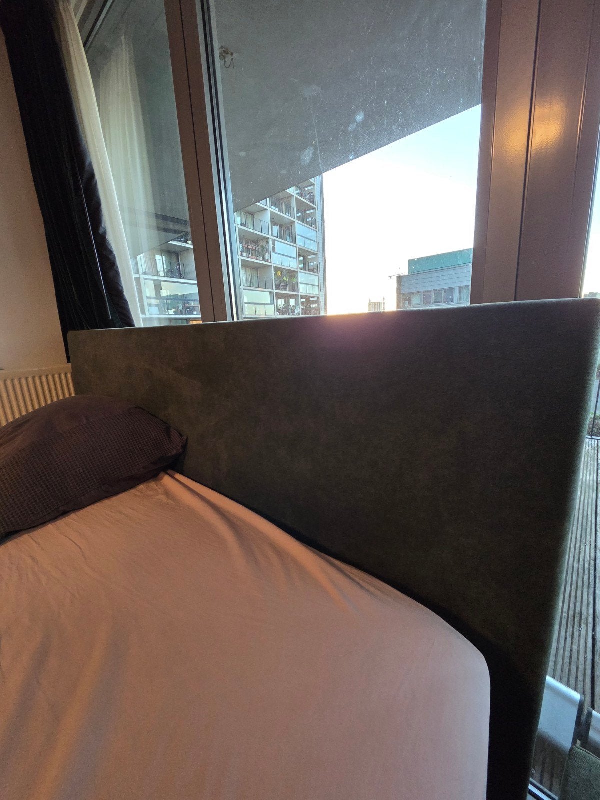 Foto 4 van Groene stoffen tweepersoons boxspring opberg bed