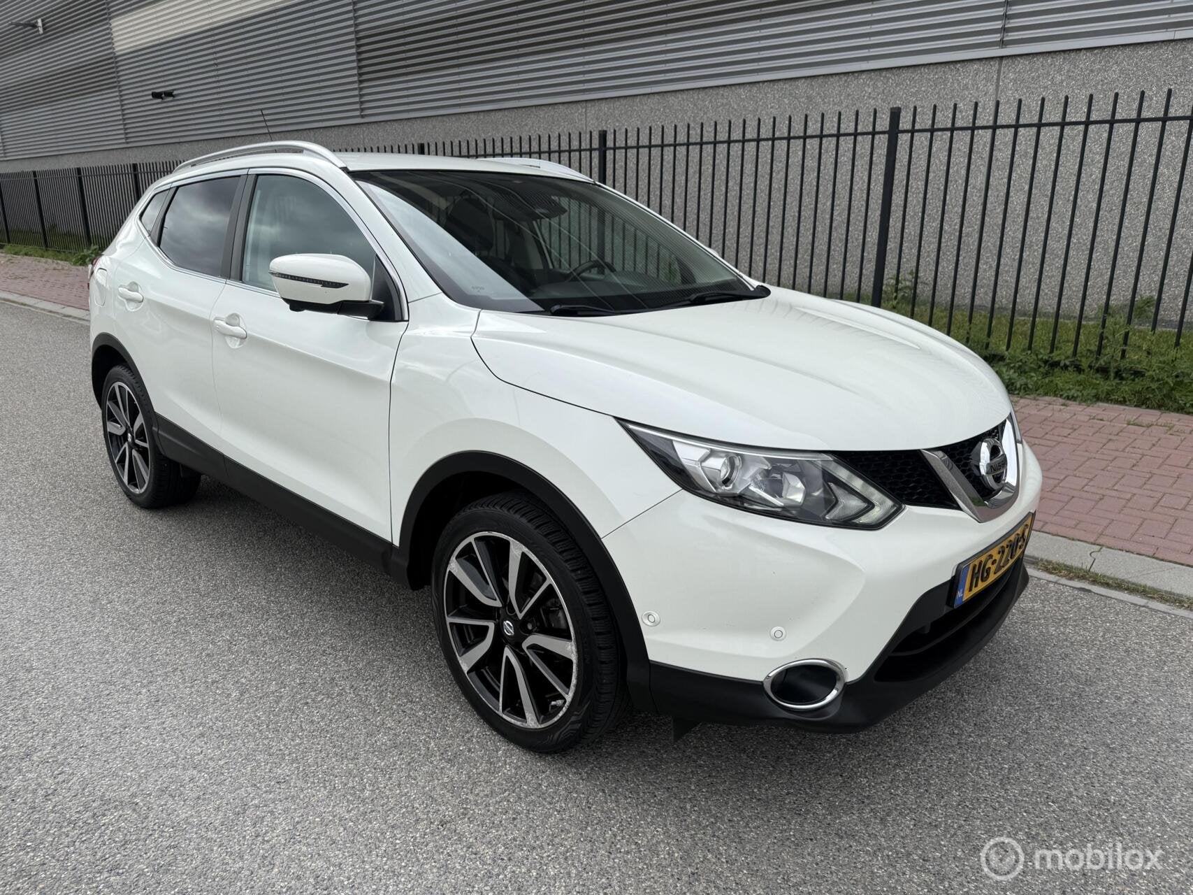 Nissan Qashqai 1.2 Tekna 2015 Zeer nette auto, Auto's, Dealer onderhouden, Gebruikt, 4 cilinders, 116 pk