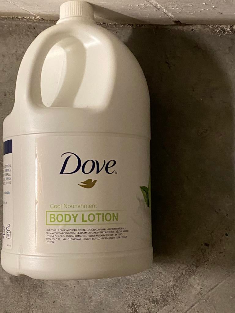 Dove Bodylotion 5liter,Nieuw, Ophalen of Verzenden, Nieuw, Bodylotion, Crème of Olie